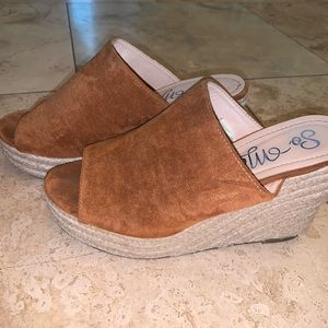 Rusty tan suede wedges